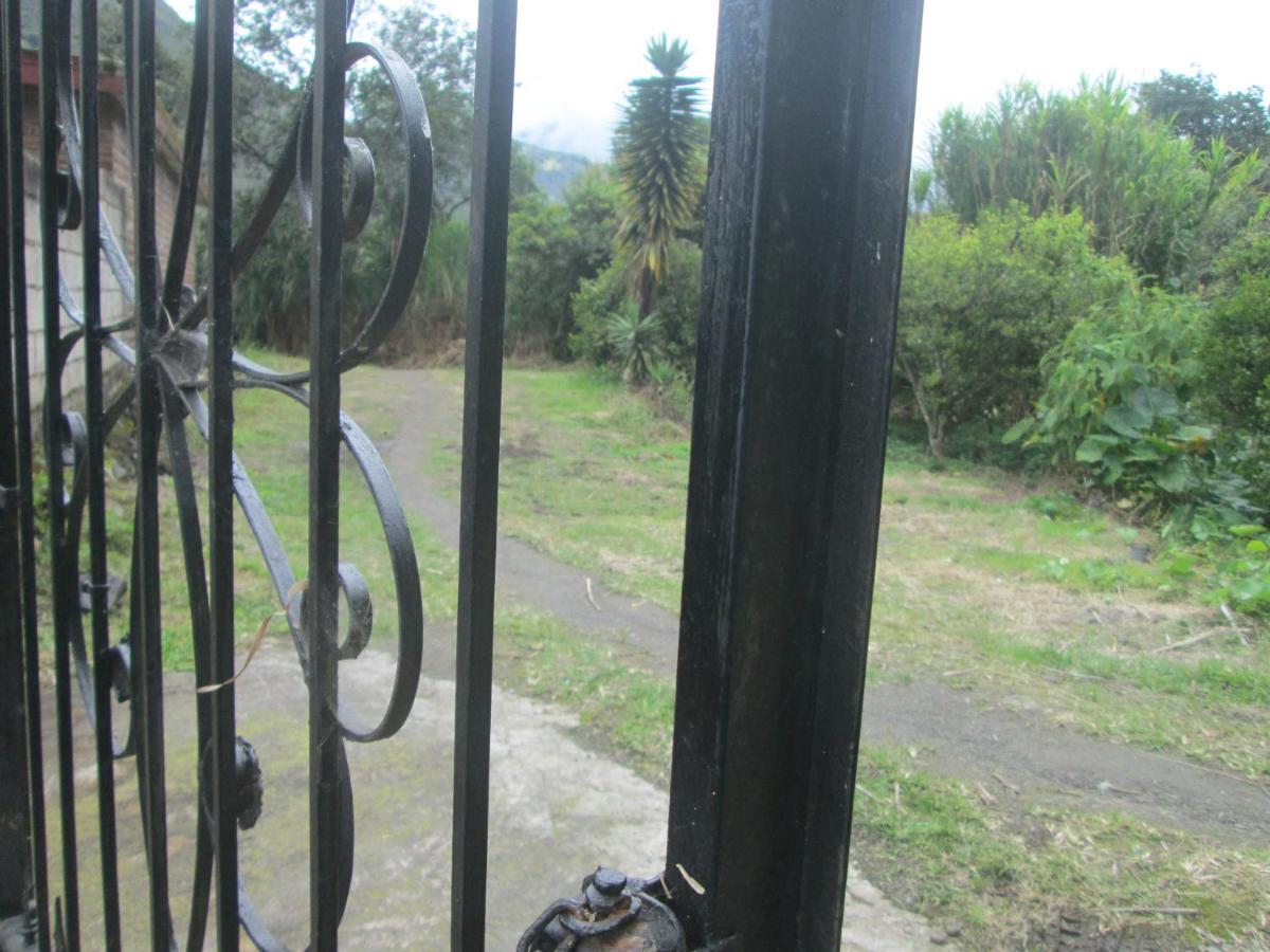 Casa Martin En Banos De Agua Santa Villa Exterior photo